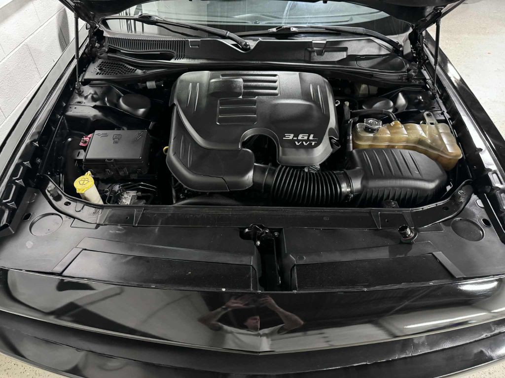 2016 Dodge Challenger Image 10