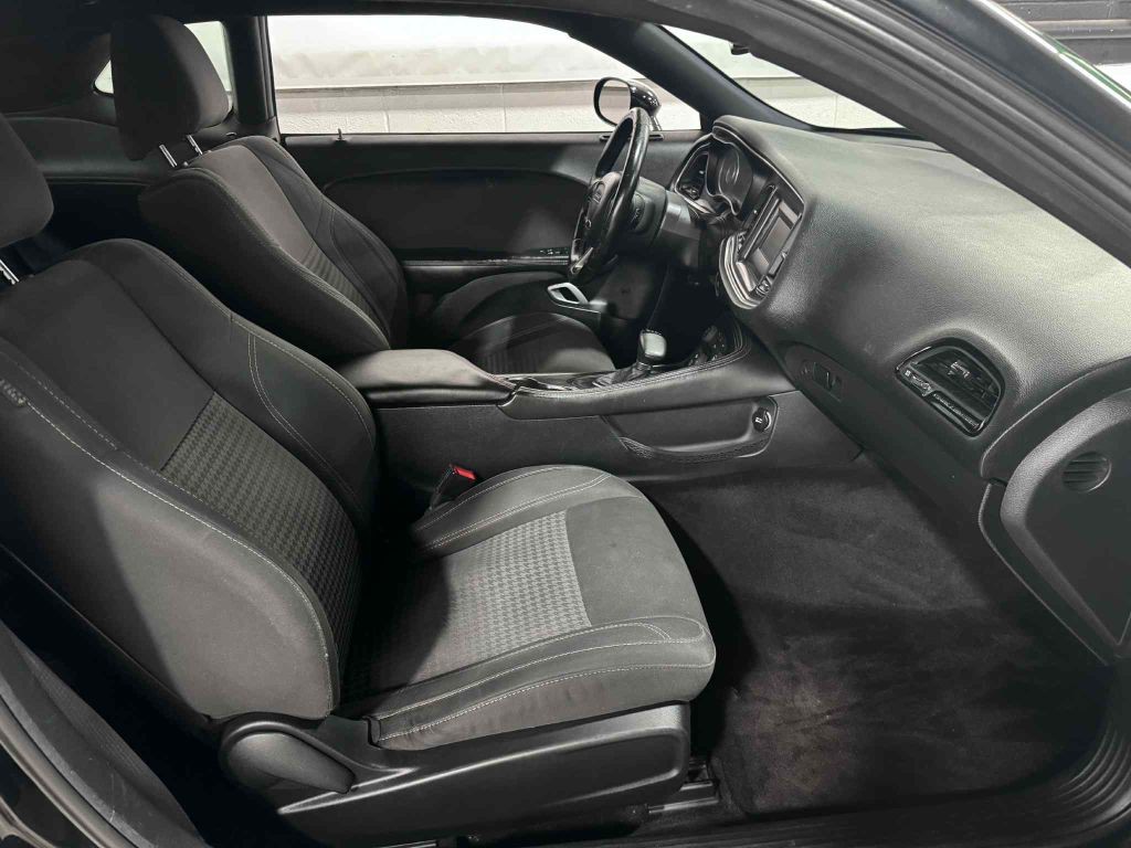 2016 Dodge Challenger Image 15