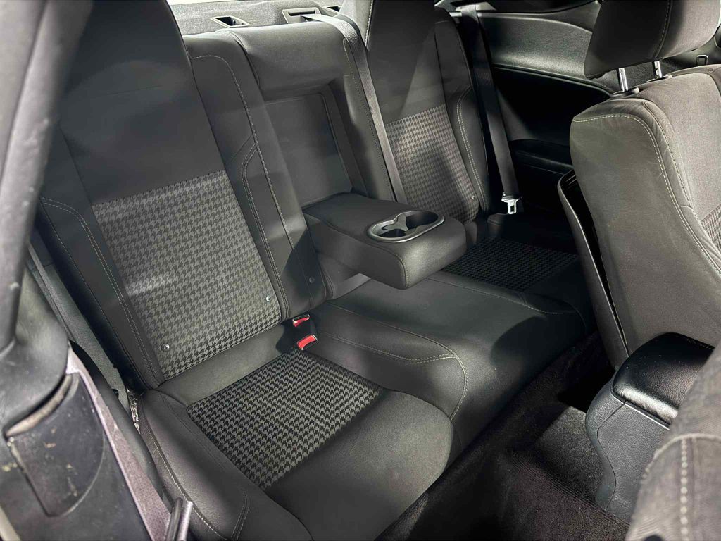 2016 Dodge Challenger Image 16