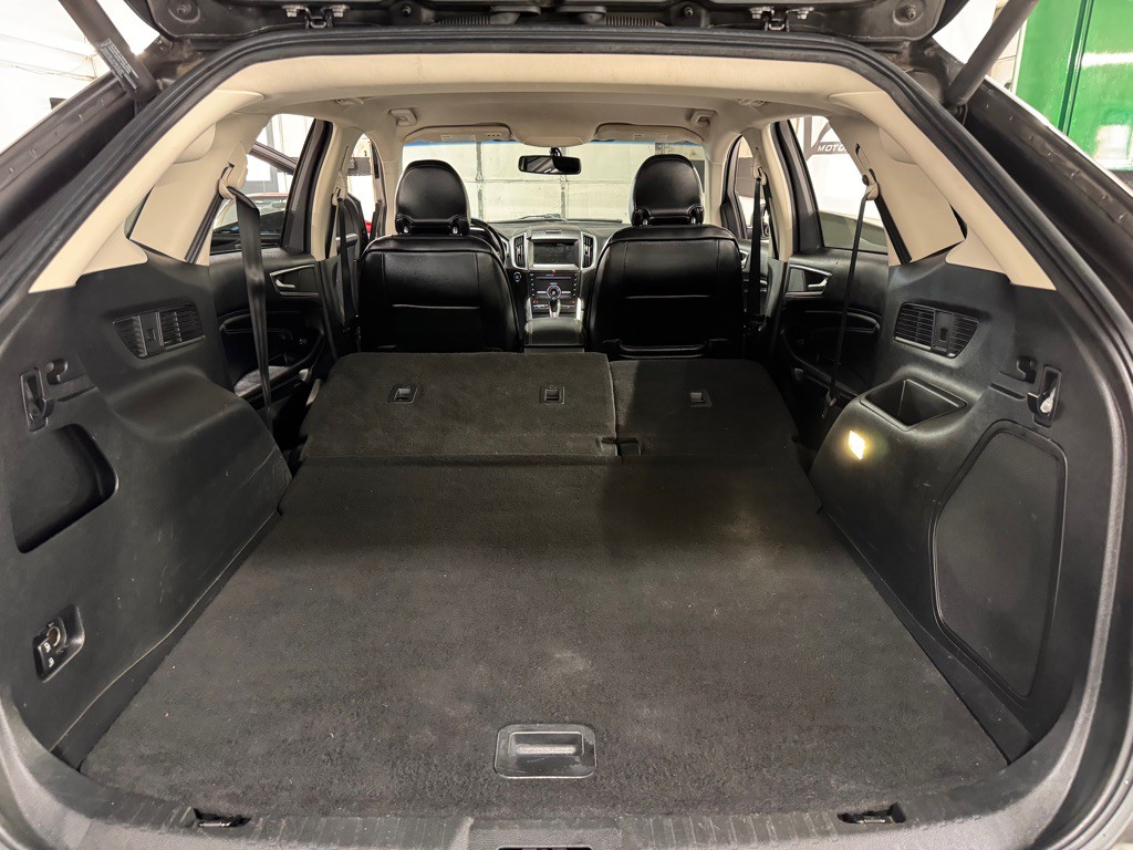 2016 Ford Edge Image 18