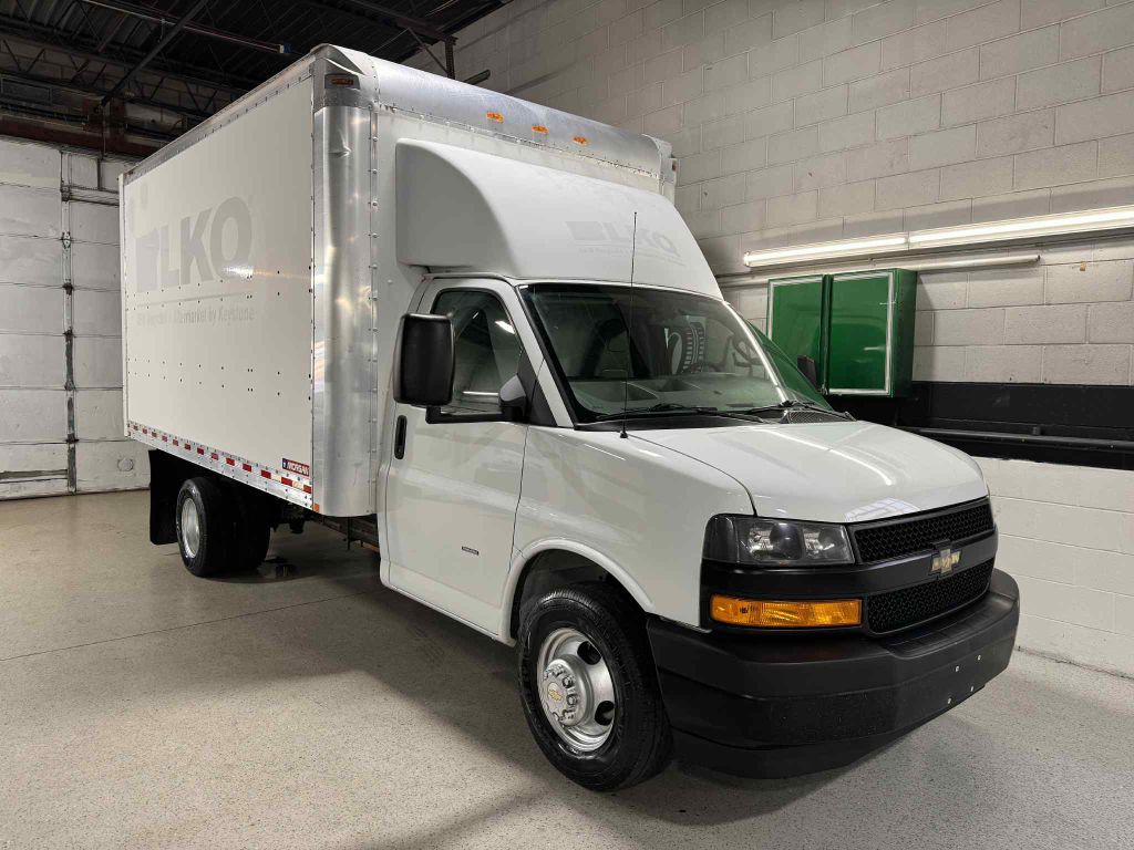 2018 Chevrolet Express Image 3