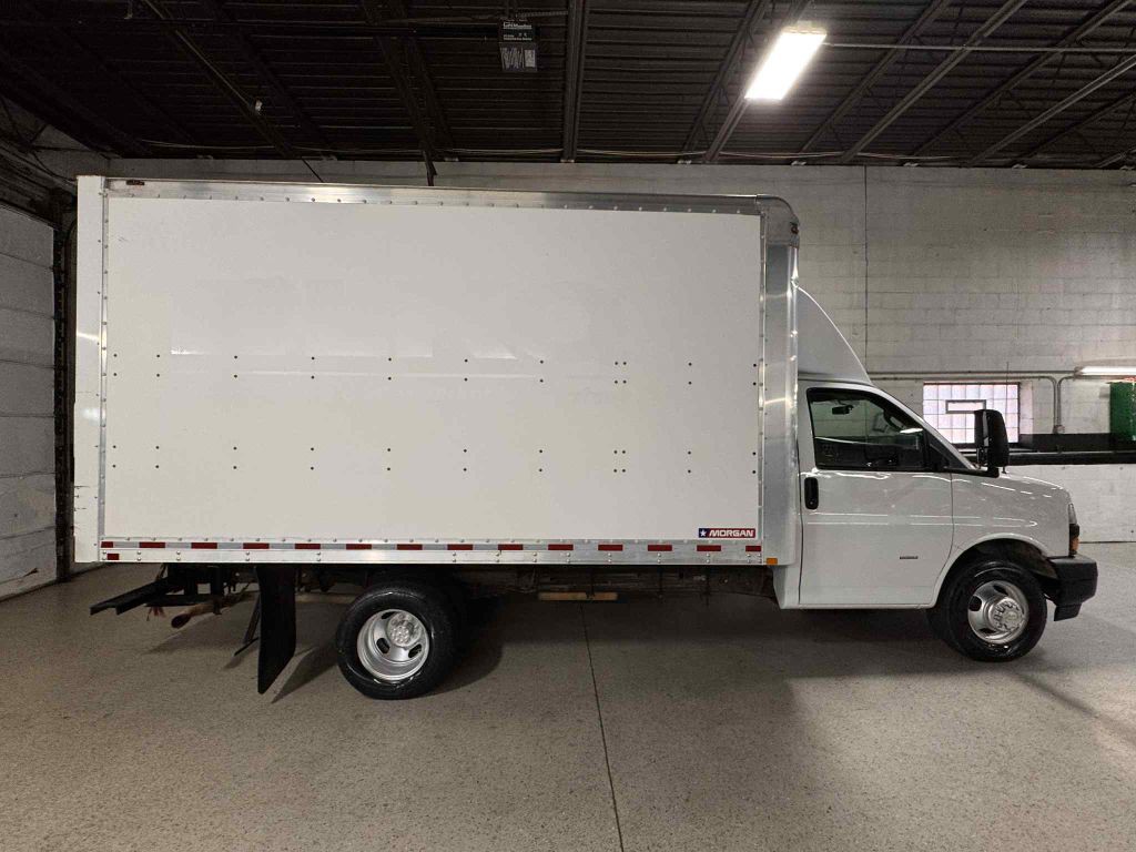 2018 Chevrolet Express Image 4