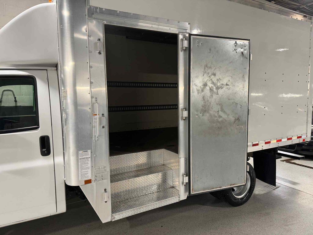 2018 Chevrolet Express Image 10