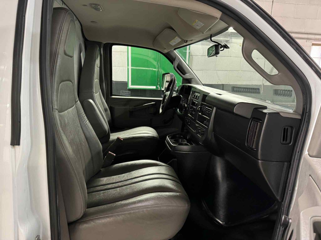 2018 Chevrolet Express Image 21