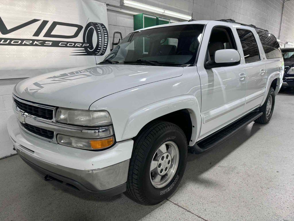 2003 Chevrolet Suburban Image 2