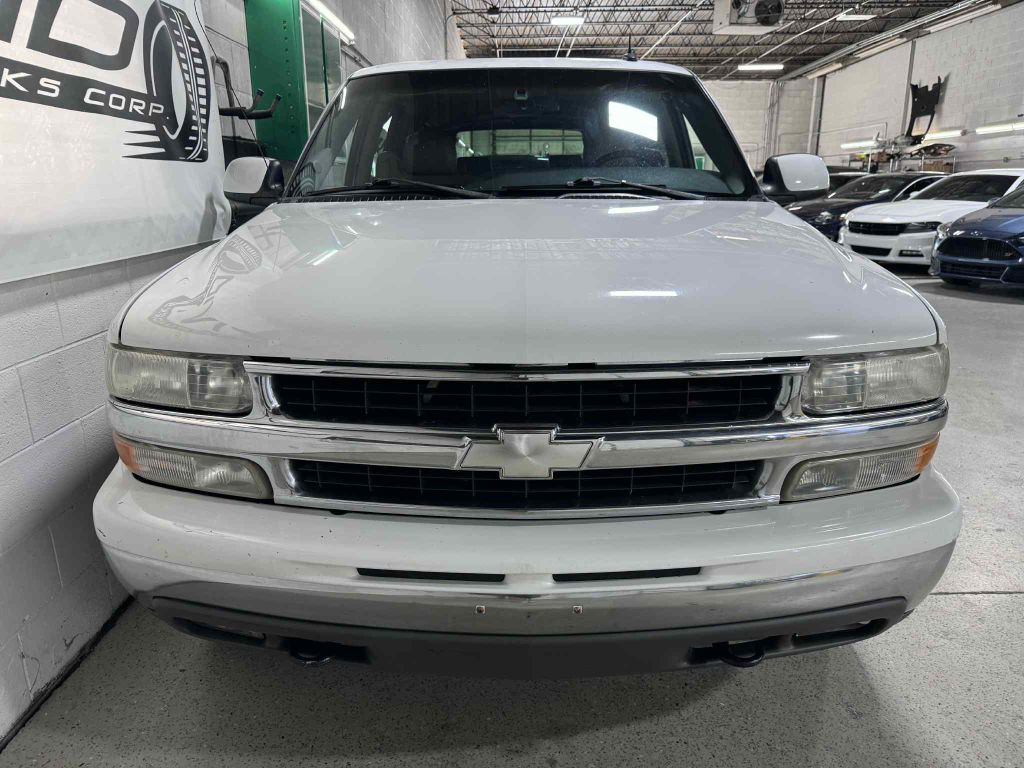 2003 Chevrolet Suburban Image 3