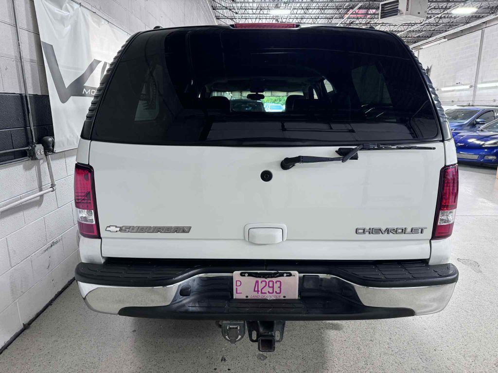 2003 Chevrolet Suburban Image 7