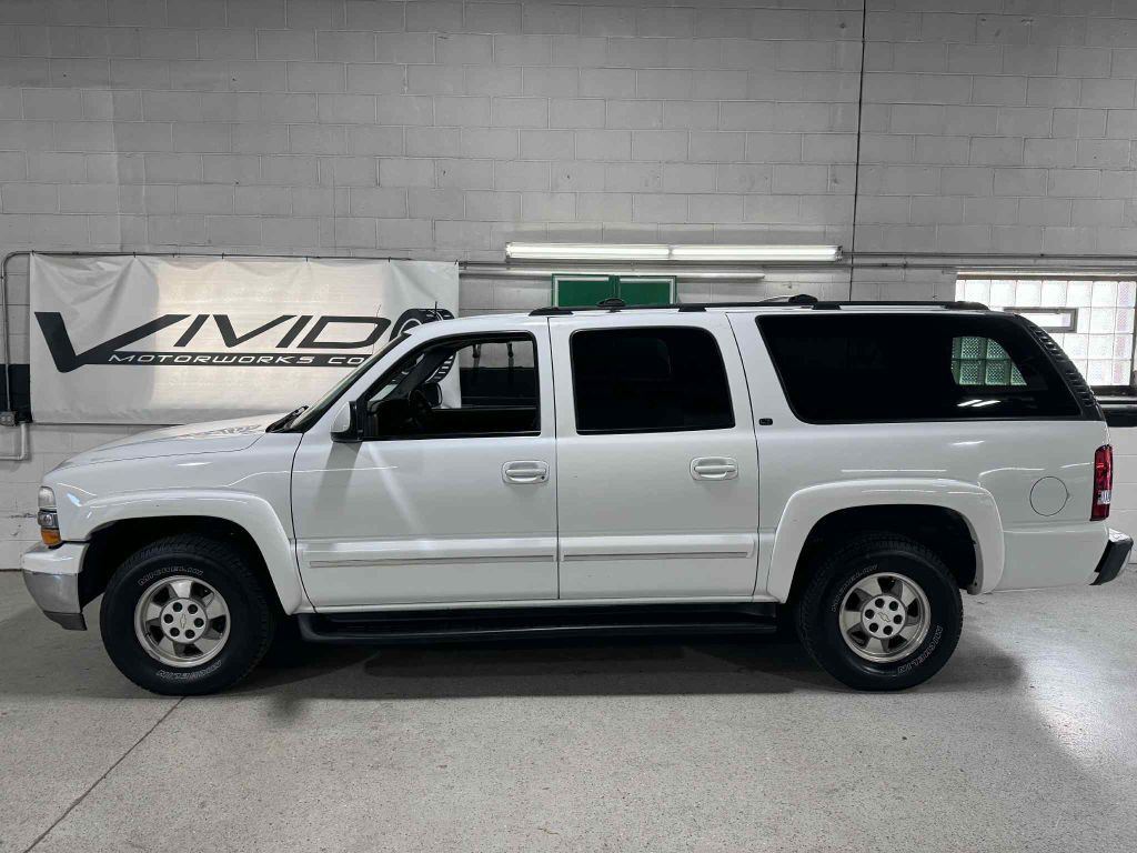 2003 Chevrolet Suburban Image 8