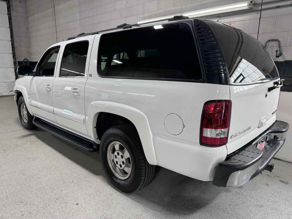 2003 Chevrolet Suburban Image 9