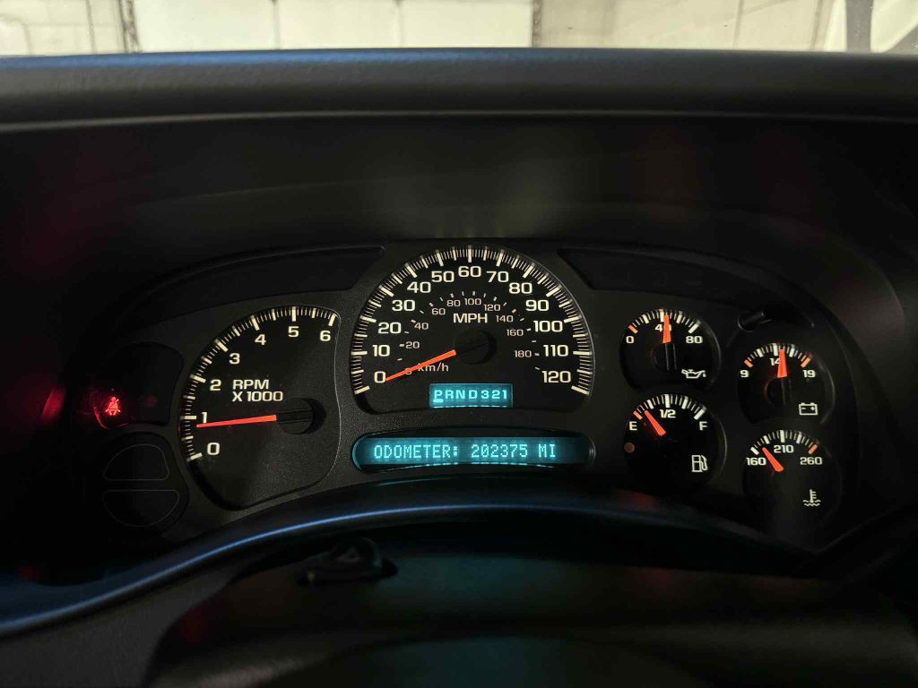 2003 Chevrolet Suburban Image 15