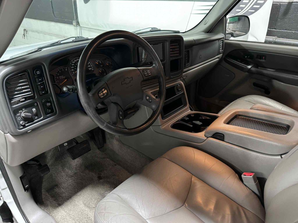 2003 Chevrolet Suburban Image 17