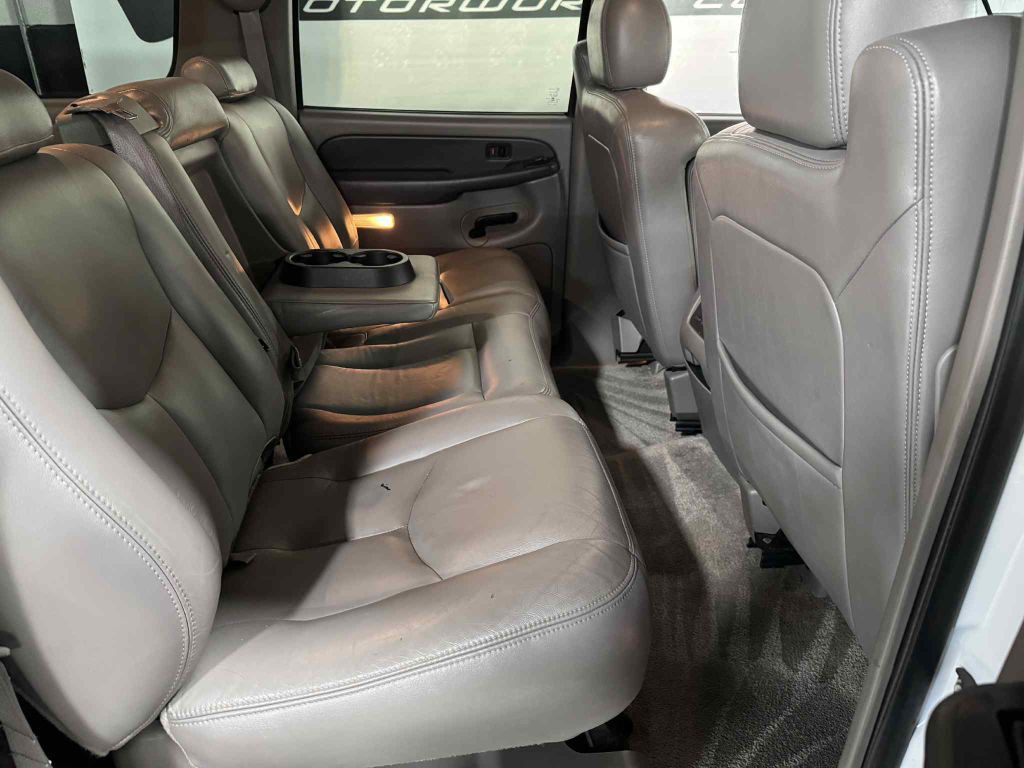 2003 Chevrolet Suburban Image 20