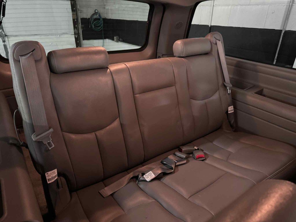 2003 Chevrolet Suburban Image 21
