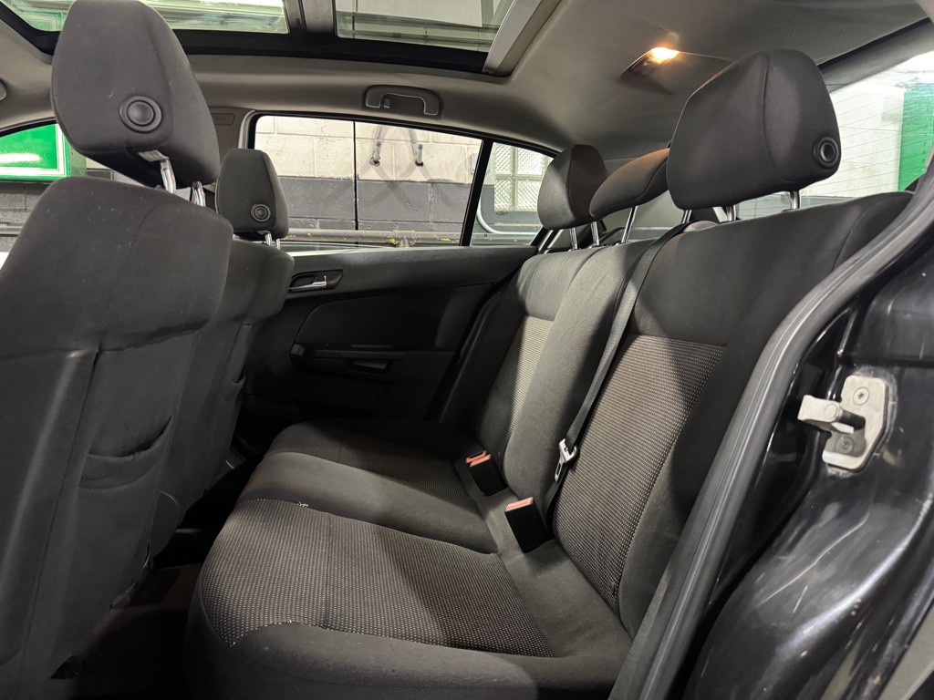 2008 Saturn Astra Image 18