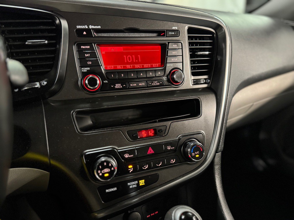 2012 Kia Optima Image 24