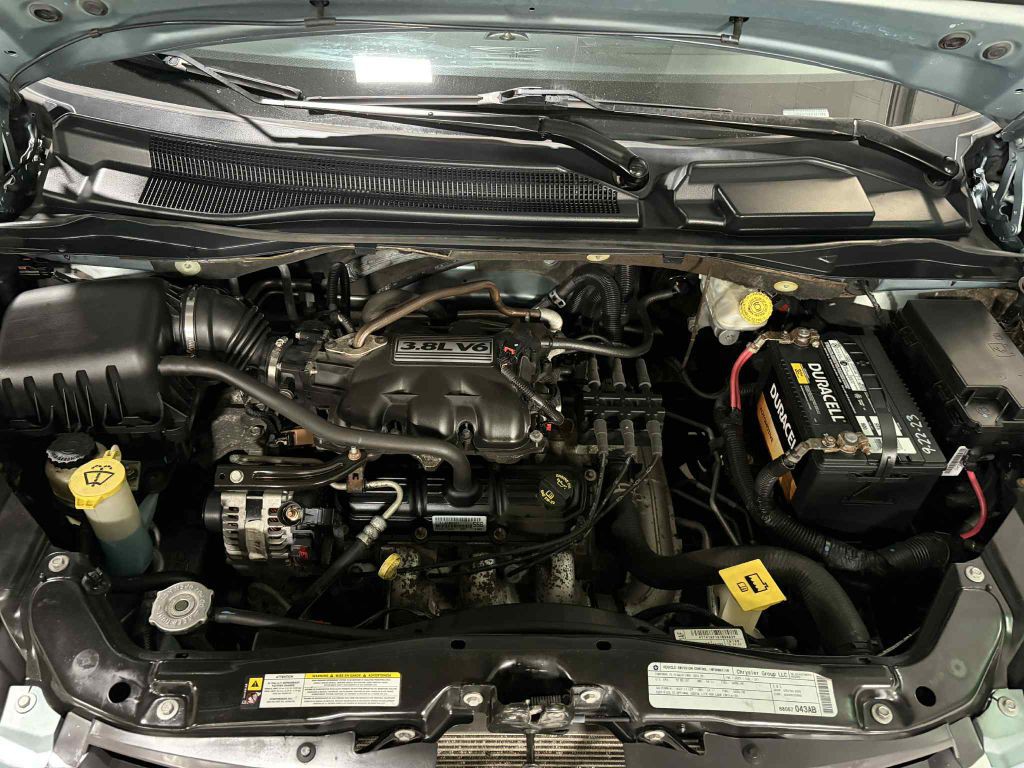 2010 Chrysler Town & Country Image 10
