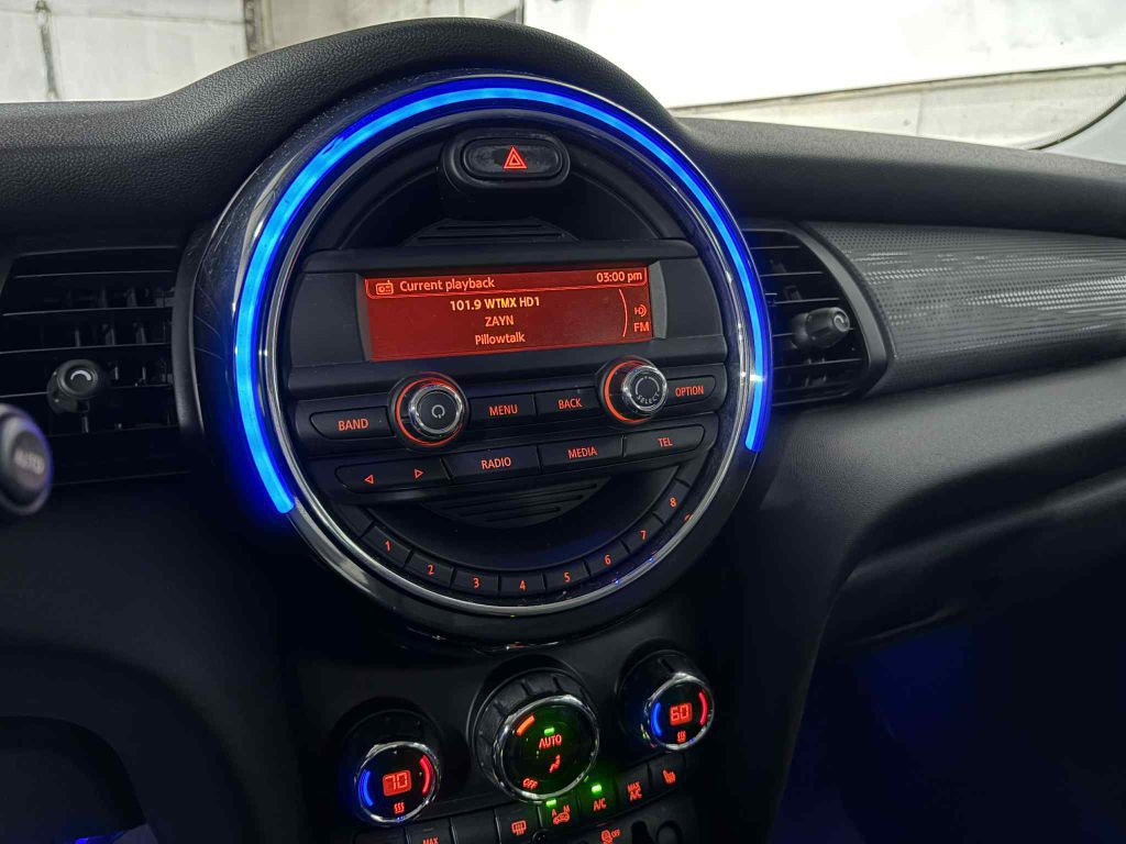 2015 MINI Cooper Image 13