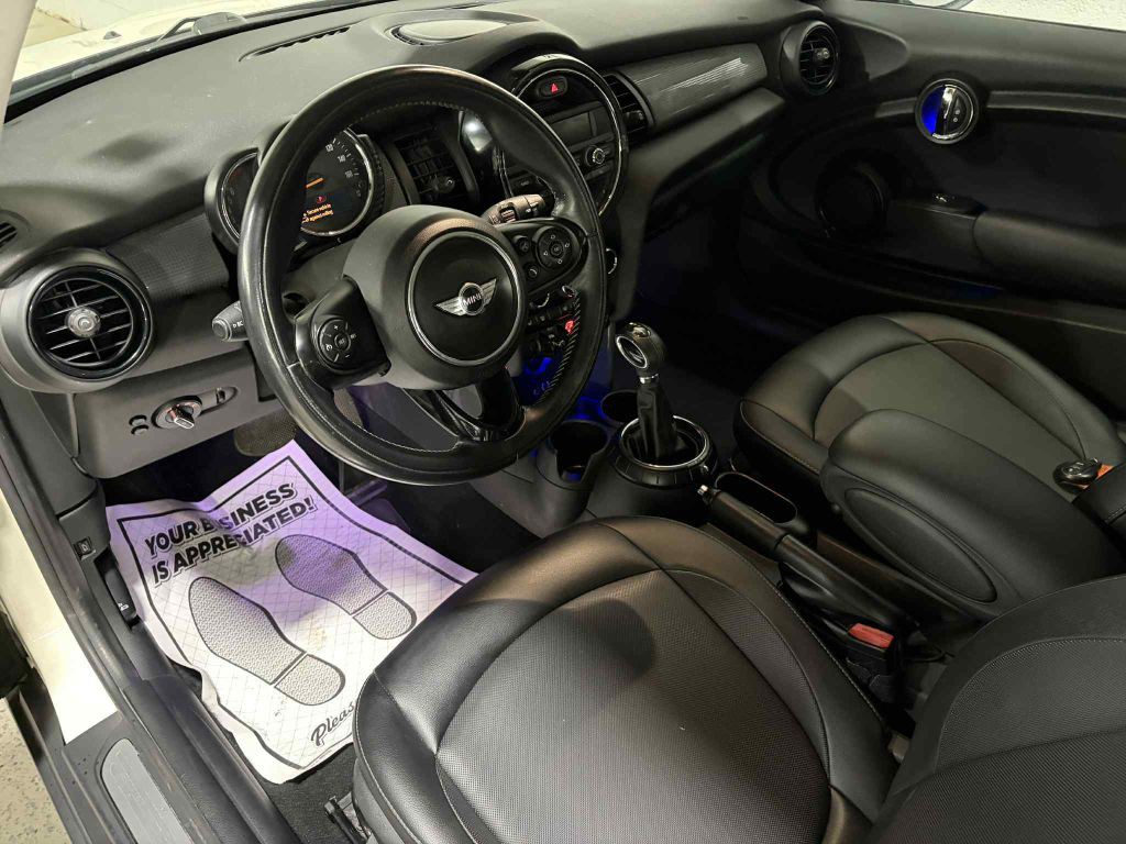 2015 MINI Cooper Image 14