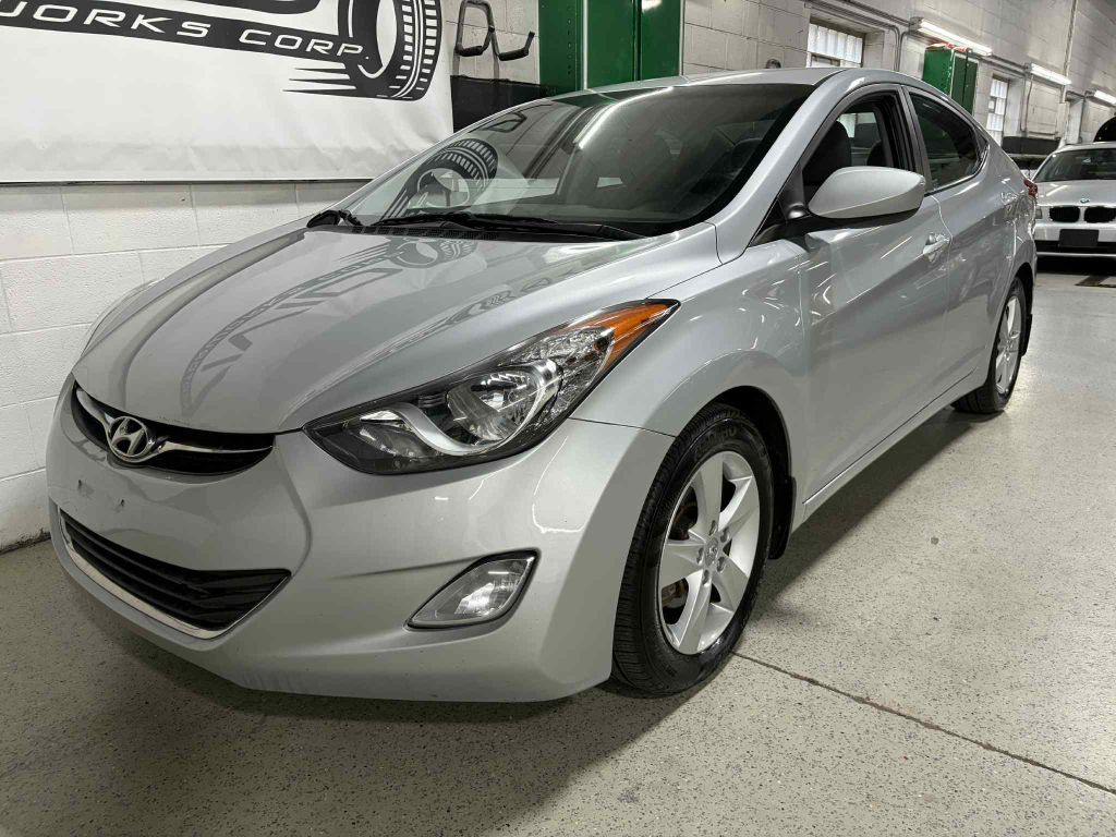 2013 Hyundai Elantra Image 2