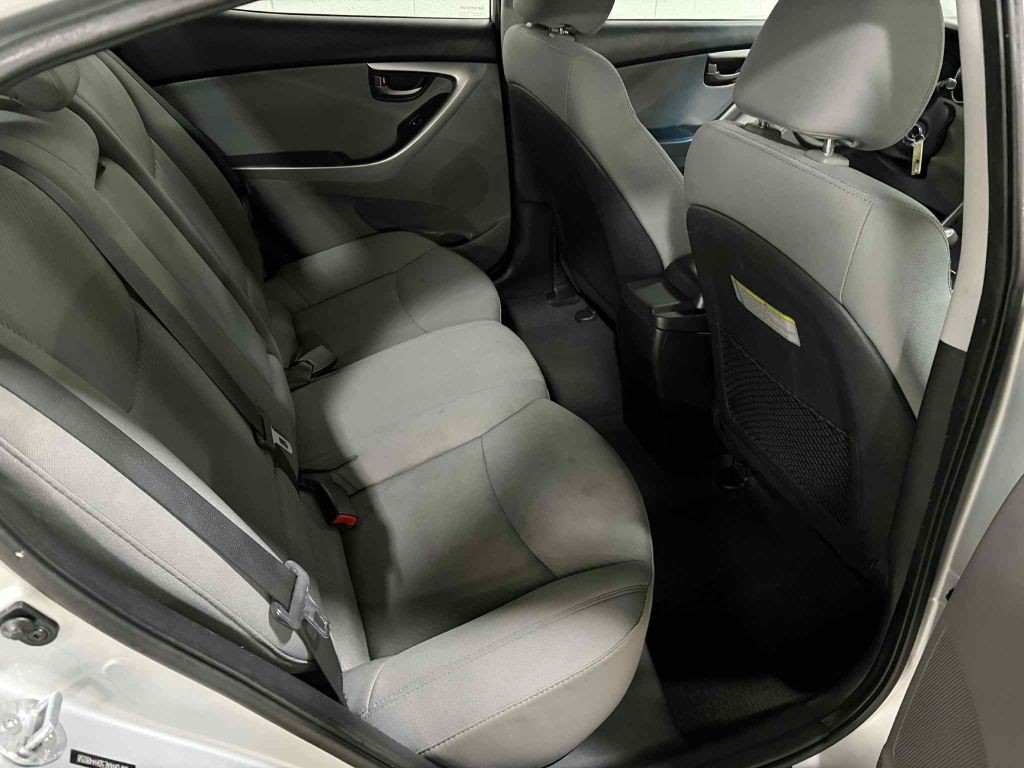 2013 Hyundai Elantra Image 15