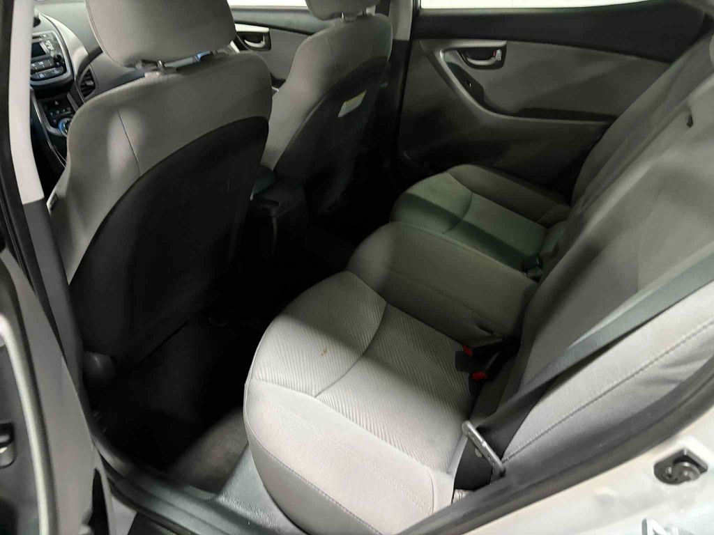2013 Hyundai Elantra Image 16