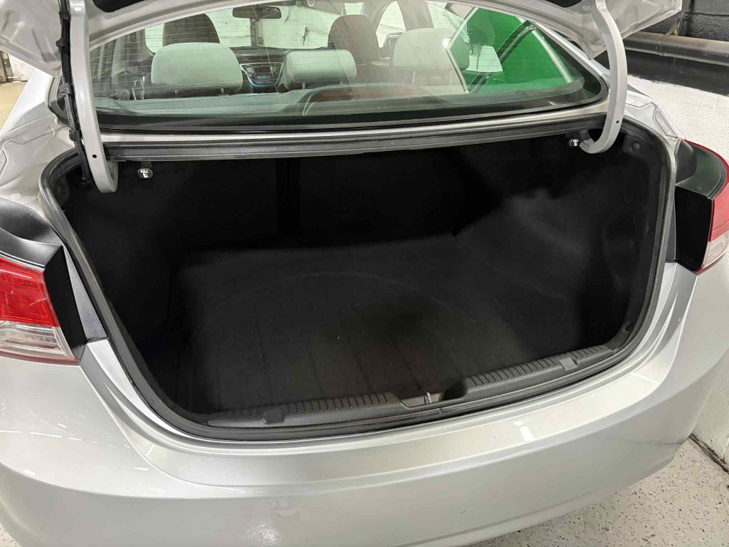 2013 Hyundai Elantra Image 18