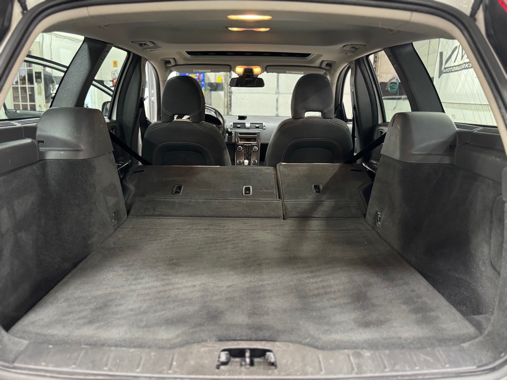2010 Volvo V50 Image 24