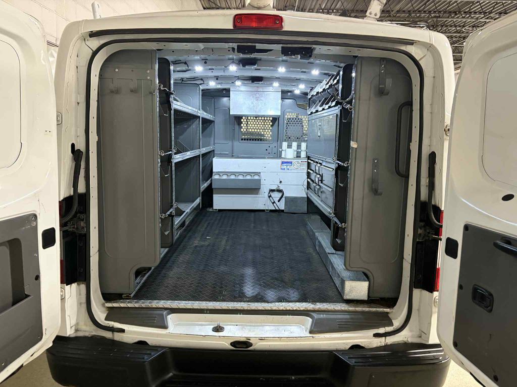 2015 Nissan NV Image 17