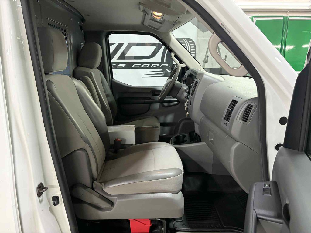 2015 Nissan NV Image 18