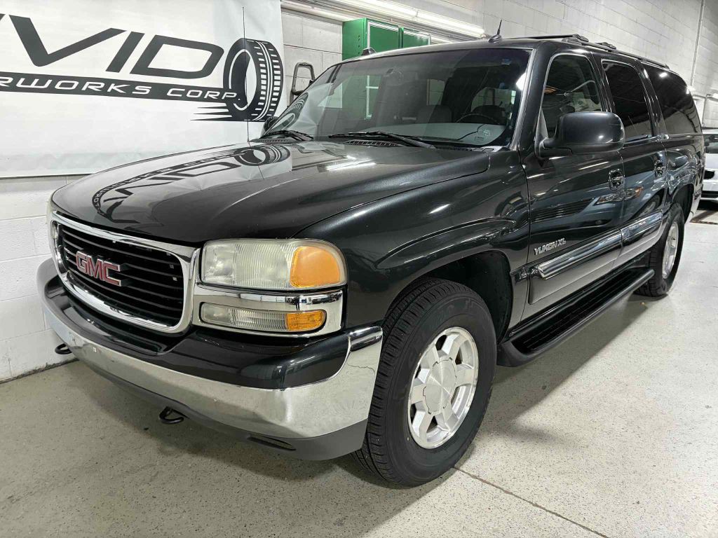 2004 GMC Yukon Image 2