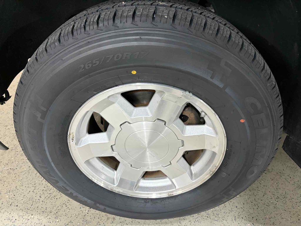 2004 GMC Yukon Image 12