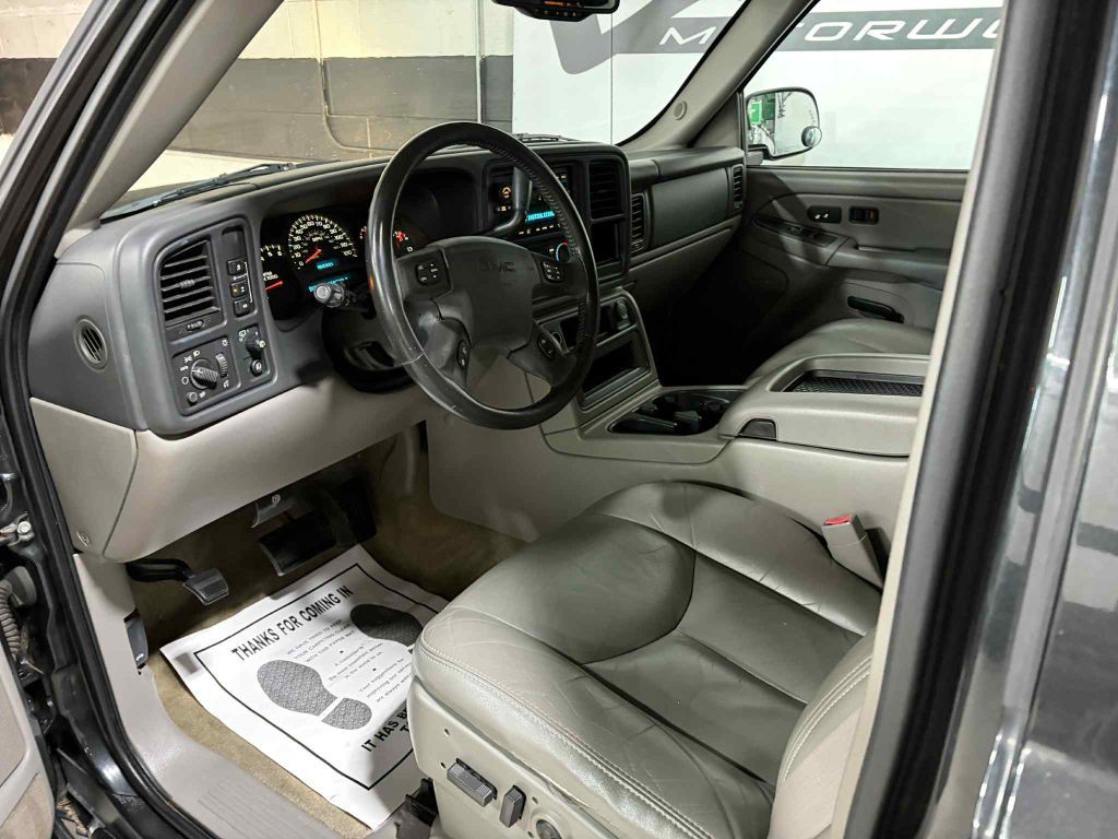 2004 GMC Yukon Image 15