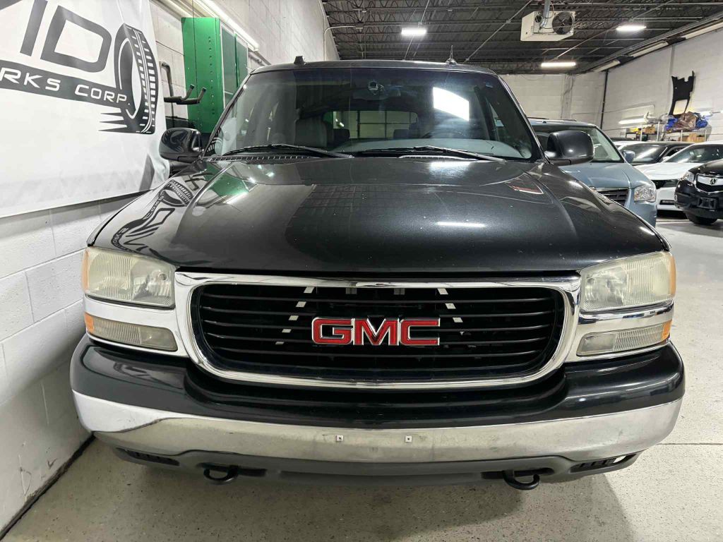 2004 GMC Yukon Image 3