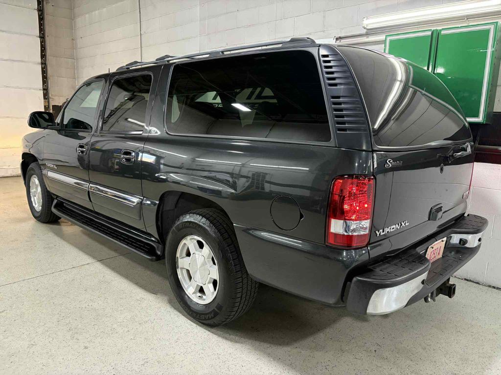 2004 GMC Yukon Image 8