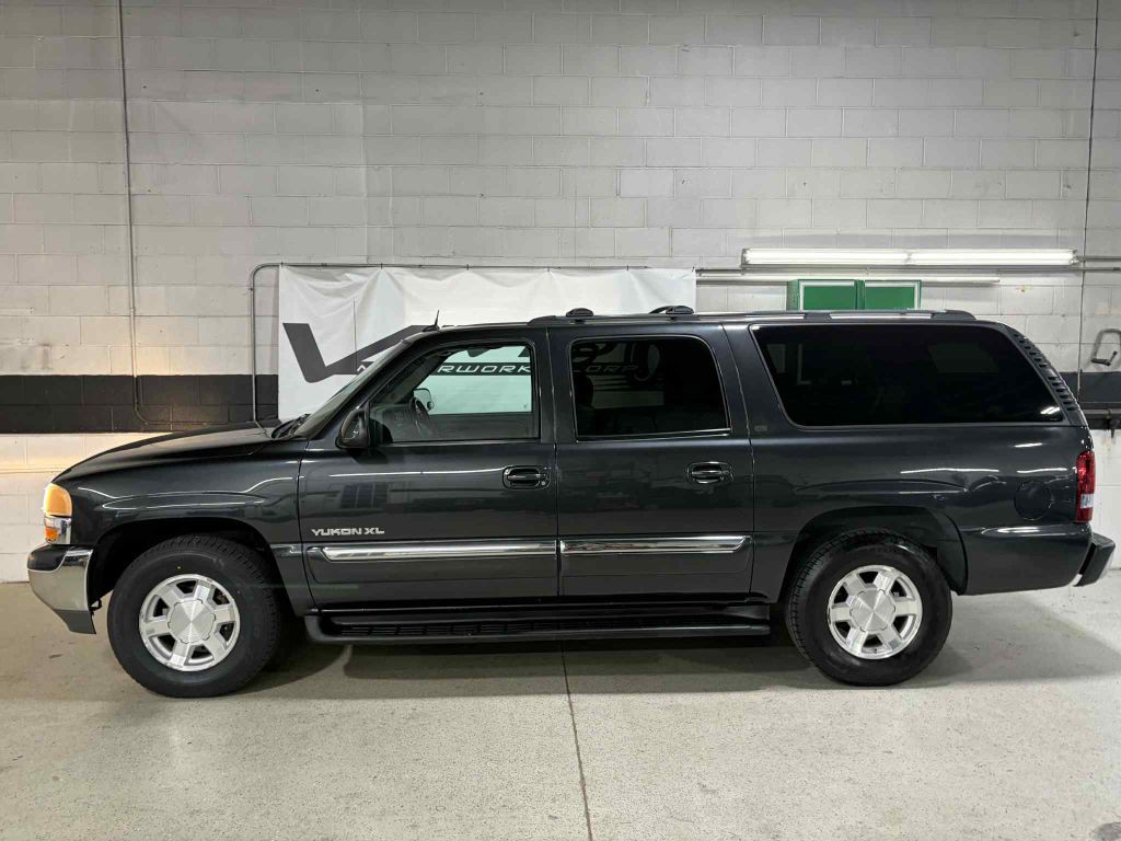 2004 GMC Yukon Image 9