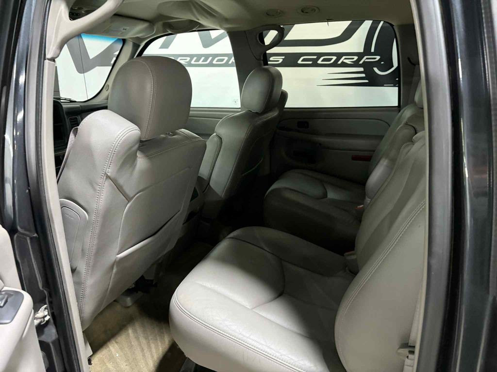 2004 GMC Yukon Image 16