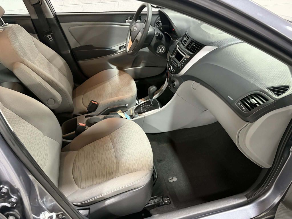 2016 Hyundai Accent Image 8