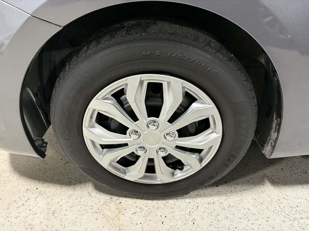 2016 Hyundai Accent Image 14