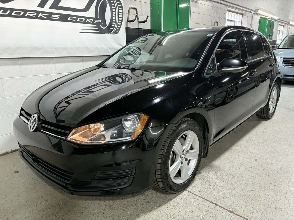 2017 Volkswagen Golf Image 2