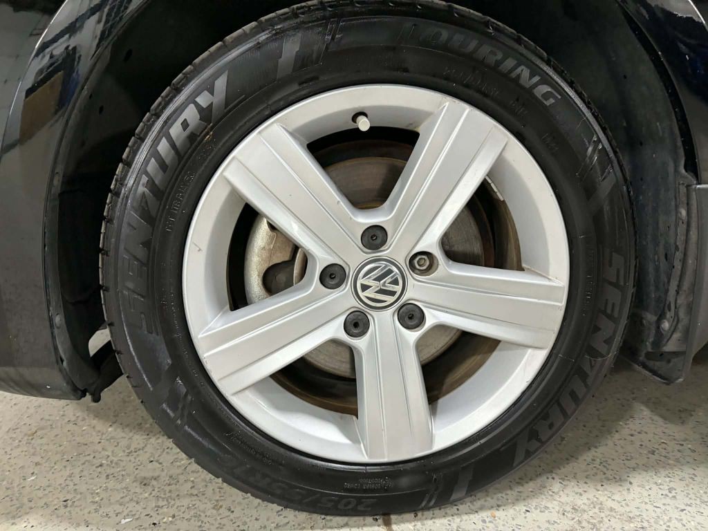 2017 Volkswagen Golf Image 11