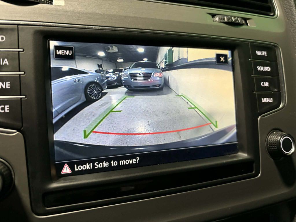 2017 Volkswagen Golf Image 14