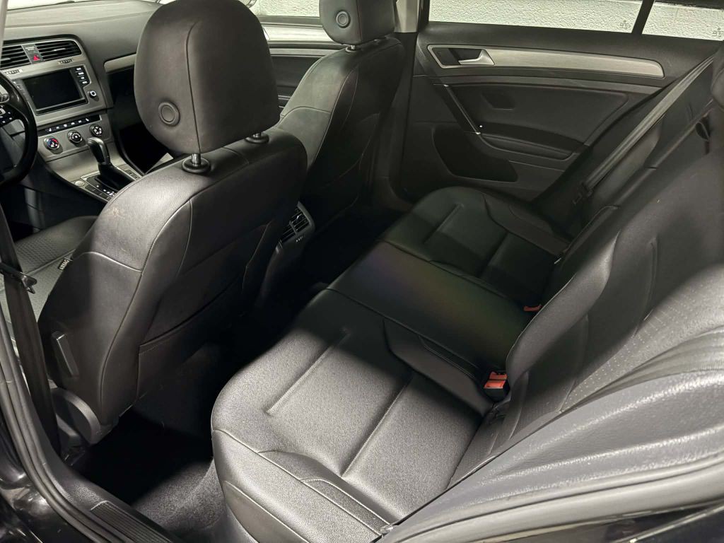 2017 Volkswagen Golf Image 17