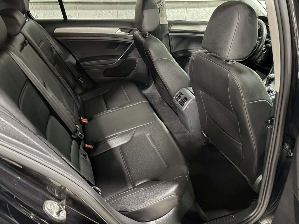2017 Volkswagen Golf Image 19