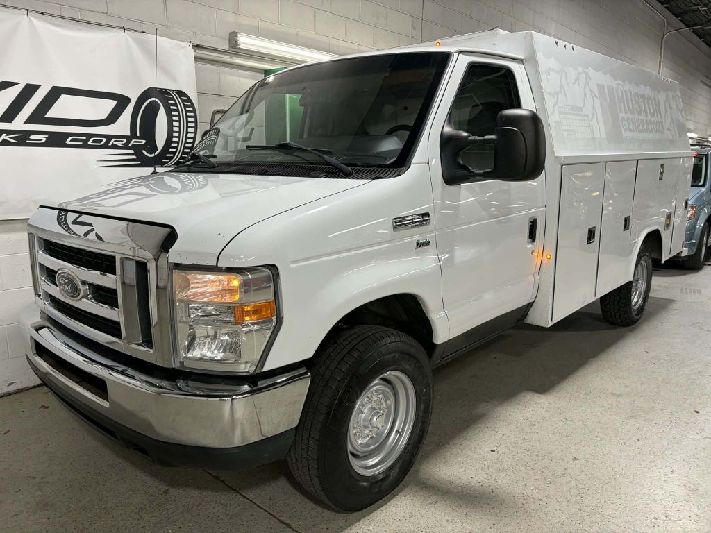 2015 Ford Econoline Image 2