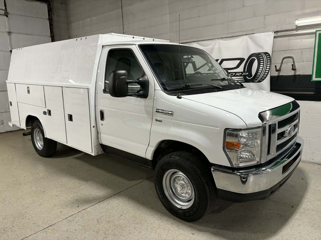 2015 Ford Econoline Image 4