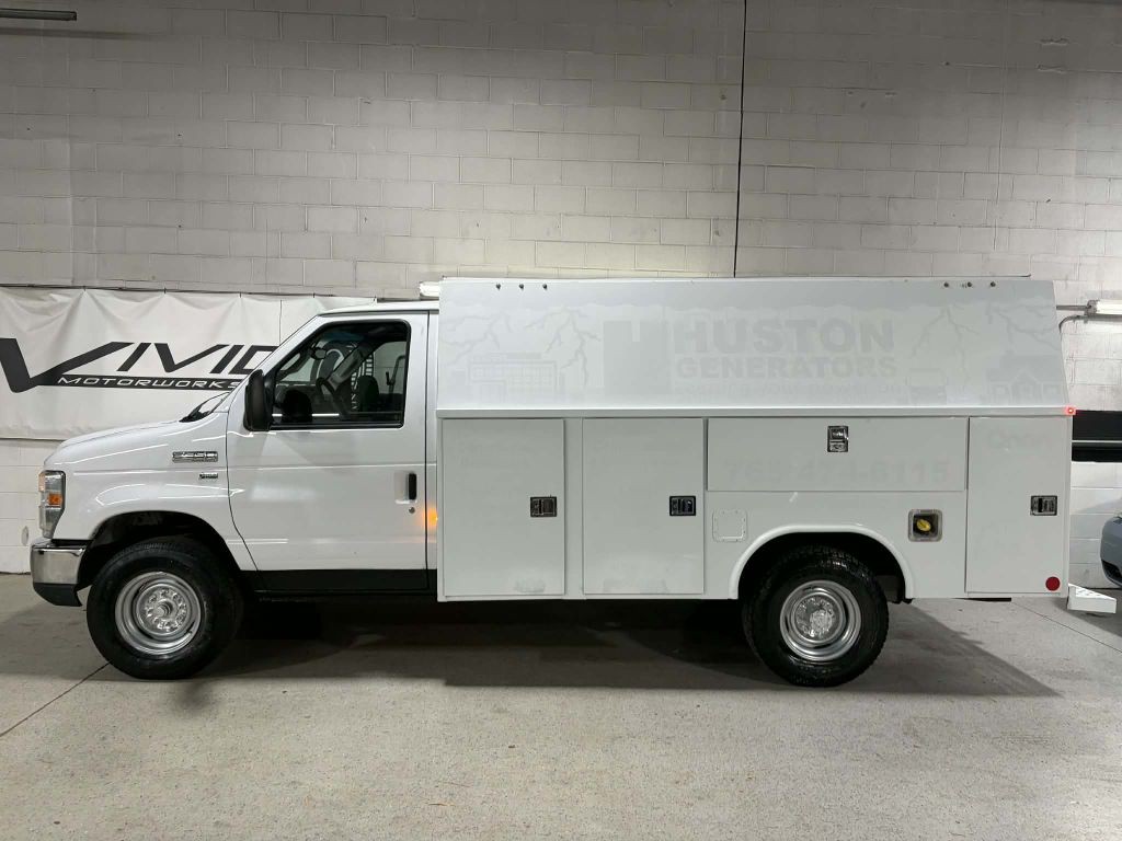 2015 Ford Econoline Image 9