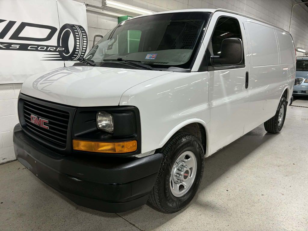 2017 GMC Savana Image 2