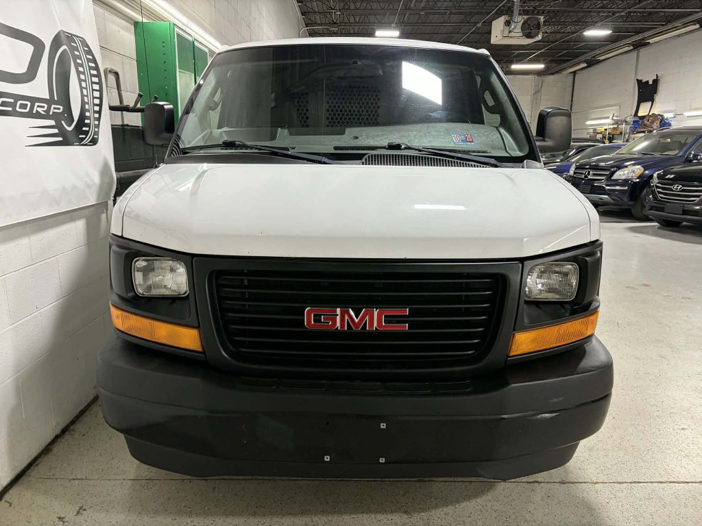 2017 GMC Savana Image 3