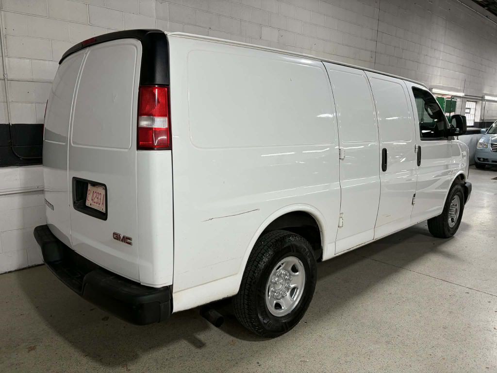 2017 GMC Savana Image 6