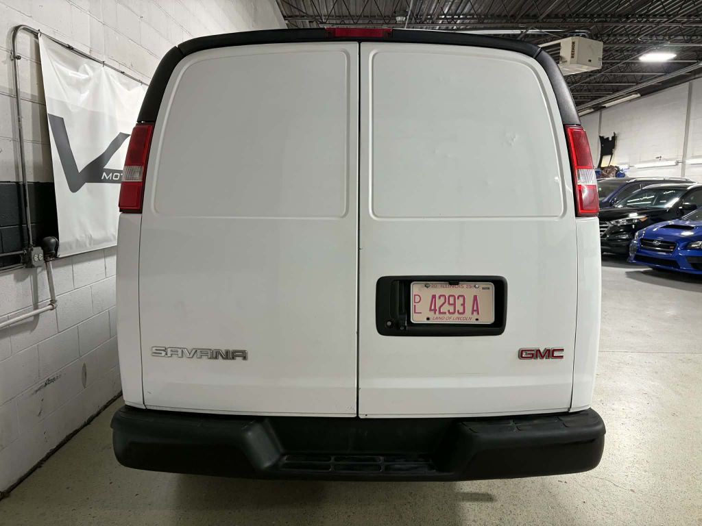 2017 GMC Savana Image 7